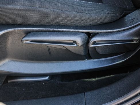 Certified 2025 Honda HR-V LX image 20