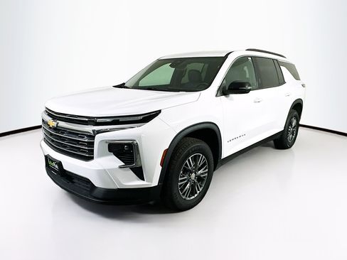 Used 2025 Chevrolet Traverse LT FWD image 3