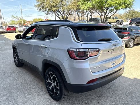 Used 2024 Jeep Compass Limited AWD/4WD image 4