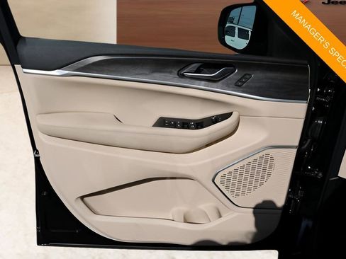 New 2026 Jeep Grand Cherokee Limited RWD image 10