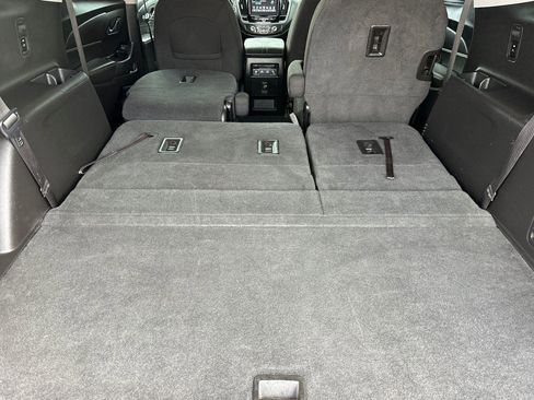 Used 2018 Chevrolet Traverse LT image 16