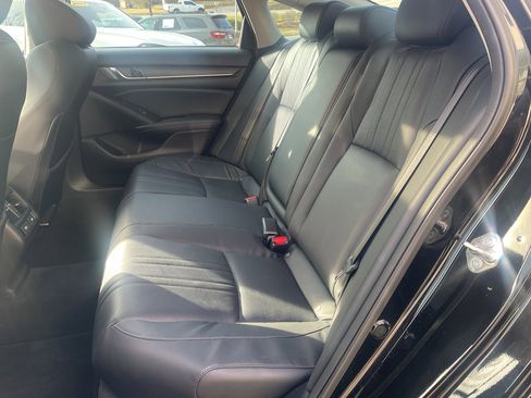 Used 2018 Honda Accord Touring image 15