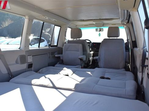 Used 2002 Volkswagen Eurovan MV FWD image 29