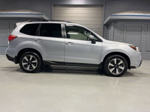 Used 2017 Subaru Forester 2.5i Premium w/ All-Weather Package image 11