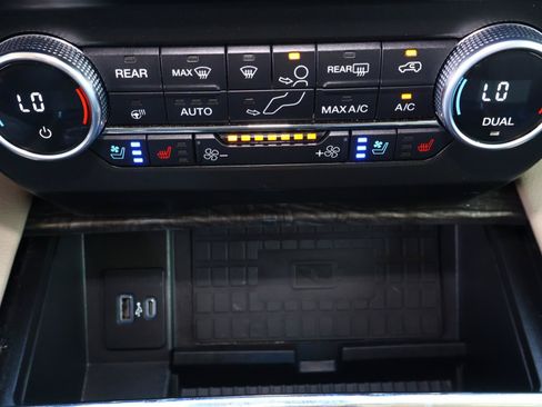 Used 2021 Ford Expedition Limited RWD image 31