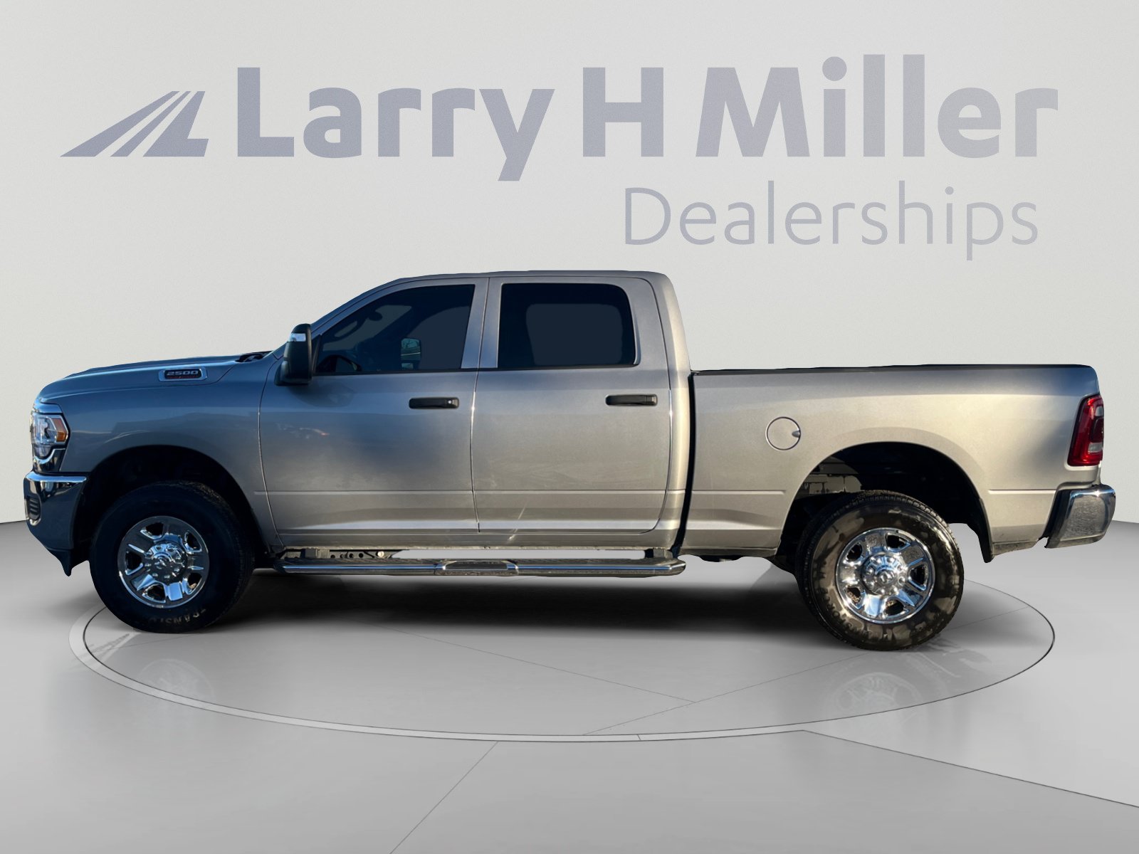 Used 2024 RAM 2500 Tradesman w/ Chrome Appearance Group AWD/4WD image 2