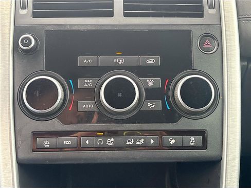 Used 2018 Land Rover Discovery Sport SE image 16