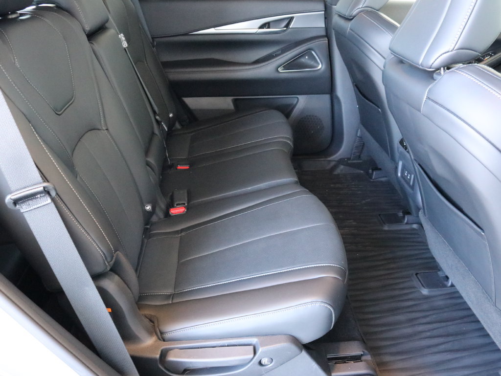 Certified 2026 INFINITI QX60 Luxe w/ Cargo Package AWD/4WD image 42