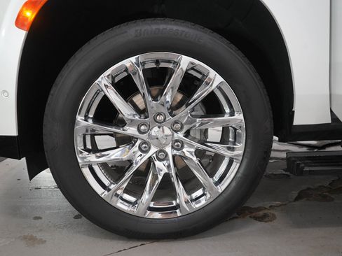 Used 2022 Cadillac Escalade Premium Luxury w/ LPO, Radiant Package AWD/4WD image 32