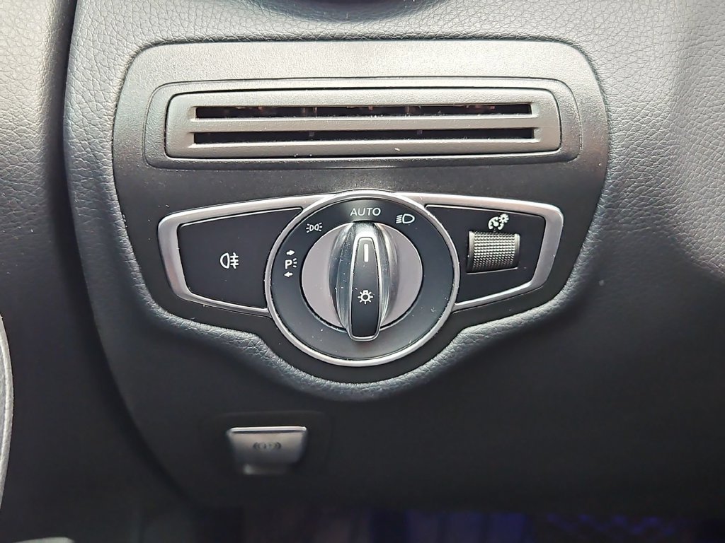 Used 2021 Mercedes-Benz GLC 300 4MATIC image 18