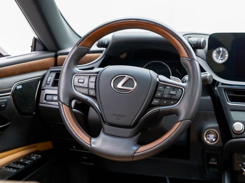 Used 2022 Lexus ES 350 Ultra Luxury w/ Accessory Package 2 FWD image 11