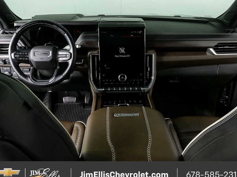 Certified 2025 GMC Yukon XL Denali Ultimate AWD/4WD image 19