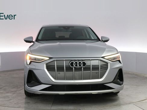 Used 2022 Audi e-tron Premium Plus image 3