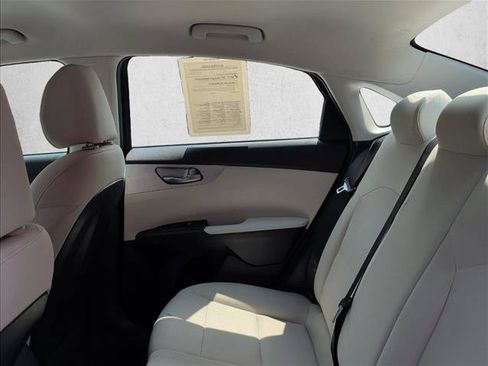 Used 2022 Kia Forte LXS FWD image 17