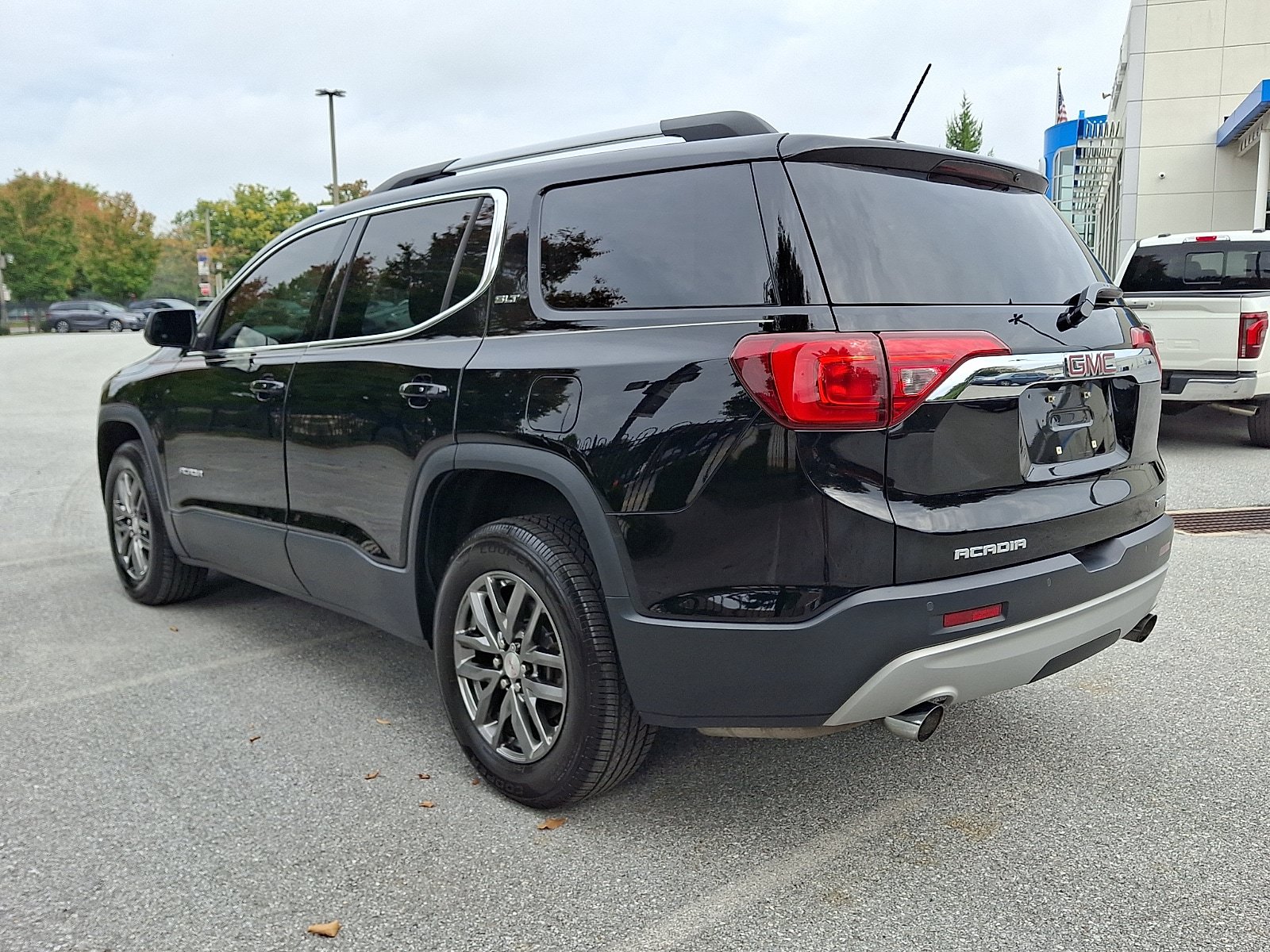 Used 2017 GMC Acadia SLT w/ LPO, Floor Liner Package AWD/4WD image 4