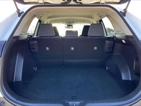 Used 2025 Toyota RAV4 XLE FWD image 34