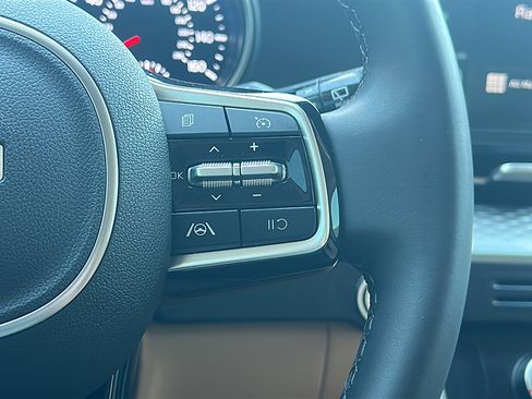 Used 2024 Kia Carnival LX image 29