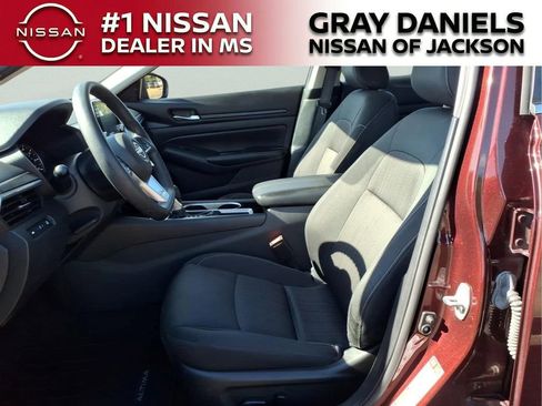 Used 2024 Nissan Altima 2.5 SV FWD image 23
