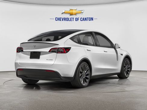 Used 2023 Tesla Model Y Long Range AWD/4WD image 2