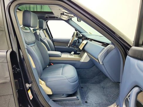 Certified 2025 Land Rover Range Rover SV AWD/4WD image 18