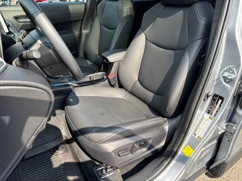 Used 2025 Toyota Corolla Cross XLE w/ Convenience Package AWD/4WD image 7