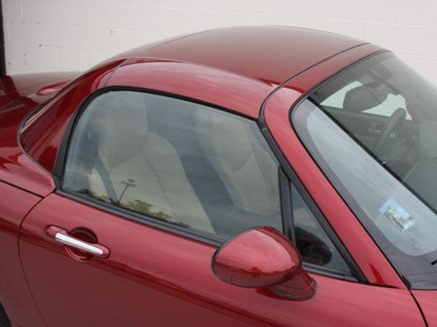 Used 2009 MAZDA MX-5 Miata Grand Touring w/ Premium Pkg RWD image 6