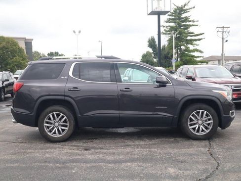 Used 2017 GMC Acadia SLE FWD image 4