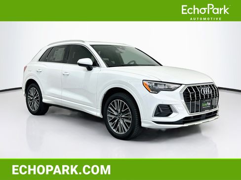 Used 2022 Audi Q3 2.0T Premium w/ Convenience Package AWD/4WD image 1