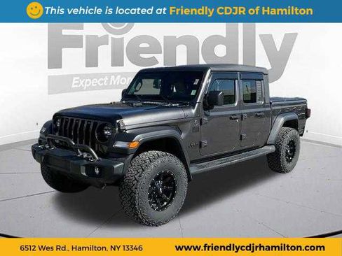 Used 2022 Jeep Gladiator Sport image 3