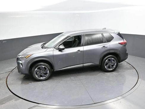 Used 2024 Nissan Rogue SV FWD image 41