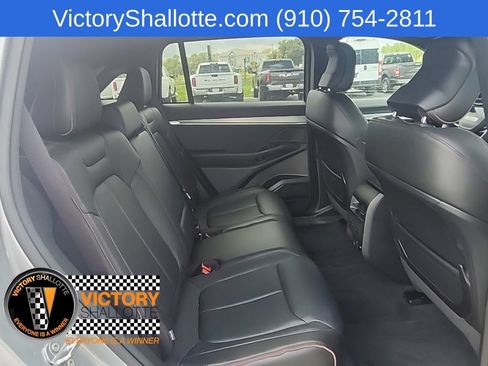 Used 2024 Jeep Wagoneer Launch Edition AWD/4WD image 40