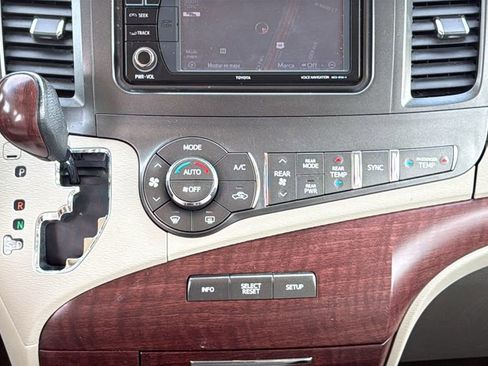 Used 2014 Toyota Sienna XLE image 25
