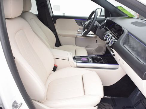 Certified 2025 Mercedes-Benz GLA 250 image 15