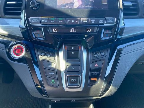 Used 2023 Honda Odyssey Elite image 12