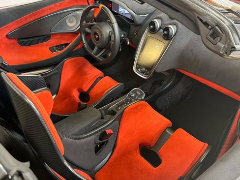Used 2020 McLaren 600LT Spider RWD image 25
