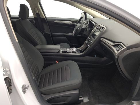 Used 2020 Ford Fusion SE FWD image 21