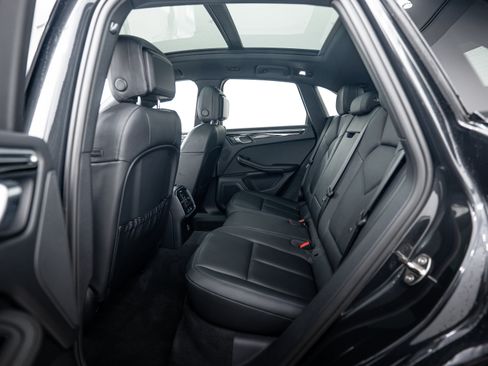Certified 2023 Porsche Macan AWD/4WD image 22