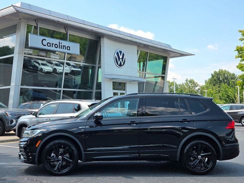 Used 2023 Volkswagen Tiguan SE R-Line FWD image 2