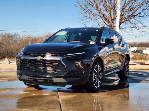 Used 2025 Chevrolet Blazer RS image 3