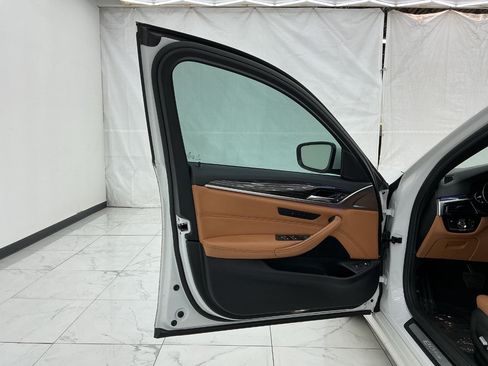 Used 2018 BMW 530e RWD image 18