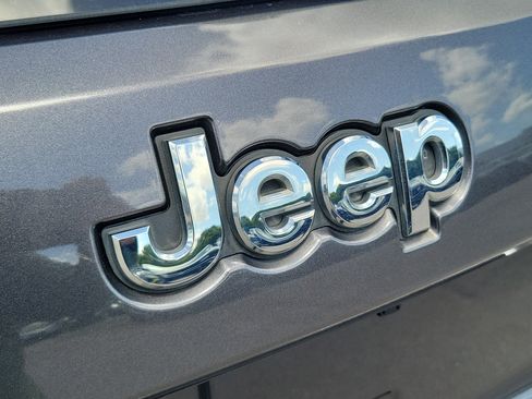 Used 2021 Jeep Grand Cherokee Limited w/ Luxury Group II RWD image 30