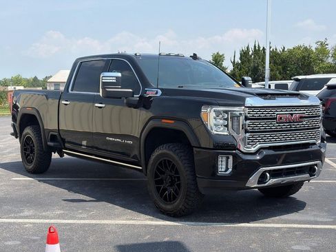 Used 2023 GMC Sierra 2500 Denali w/ Denali Black Diamond Edition AWD/4WD image 3