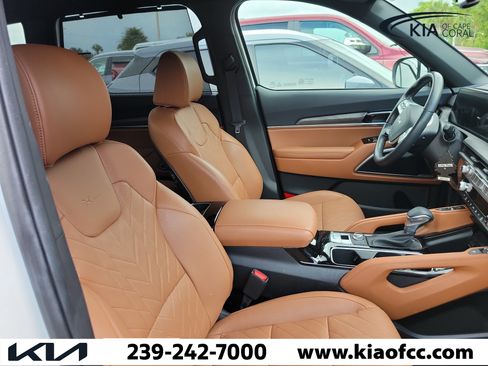 Used 2025 Kia Telluride AWD image 9