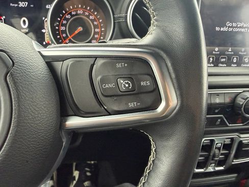 Used 2018 Jeep Wrangler Unlimited Sahara AWD/4WD image 37