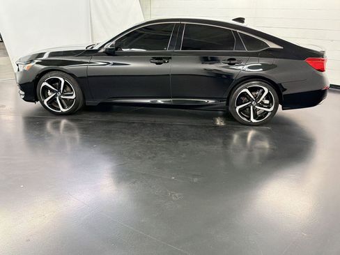 Used 2020 Honda Accord Sport image 2