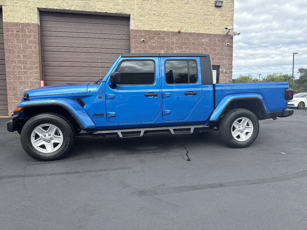 Used 2022 Jeep Gladiator Sport AWD/4WD image 2