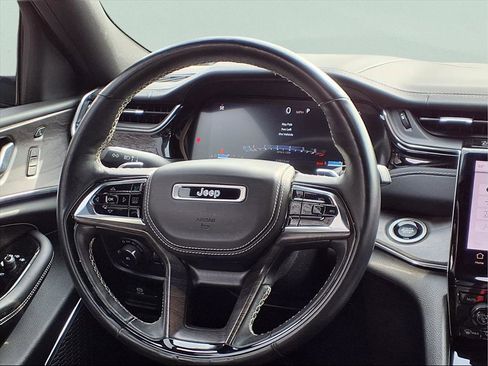 Used 2023 Jeep Grand Cherokee L Overland w/ Advanced Protech Group III image 16