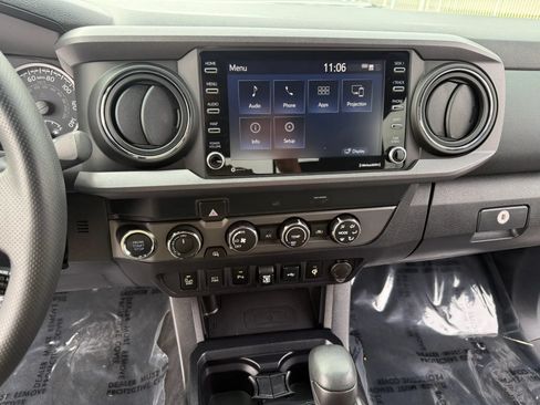 Used 2020 Toyota Tacoma TRD Sport w/ Technology Package AWD/4WD image 30