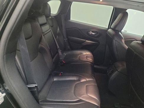 Used 2019 Jeep Cherokee Limited image 19