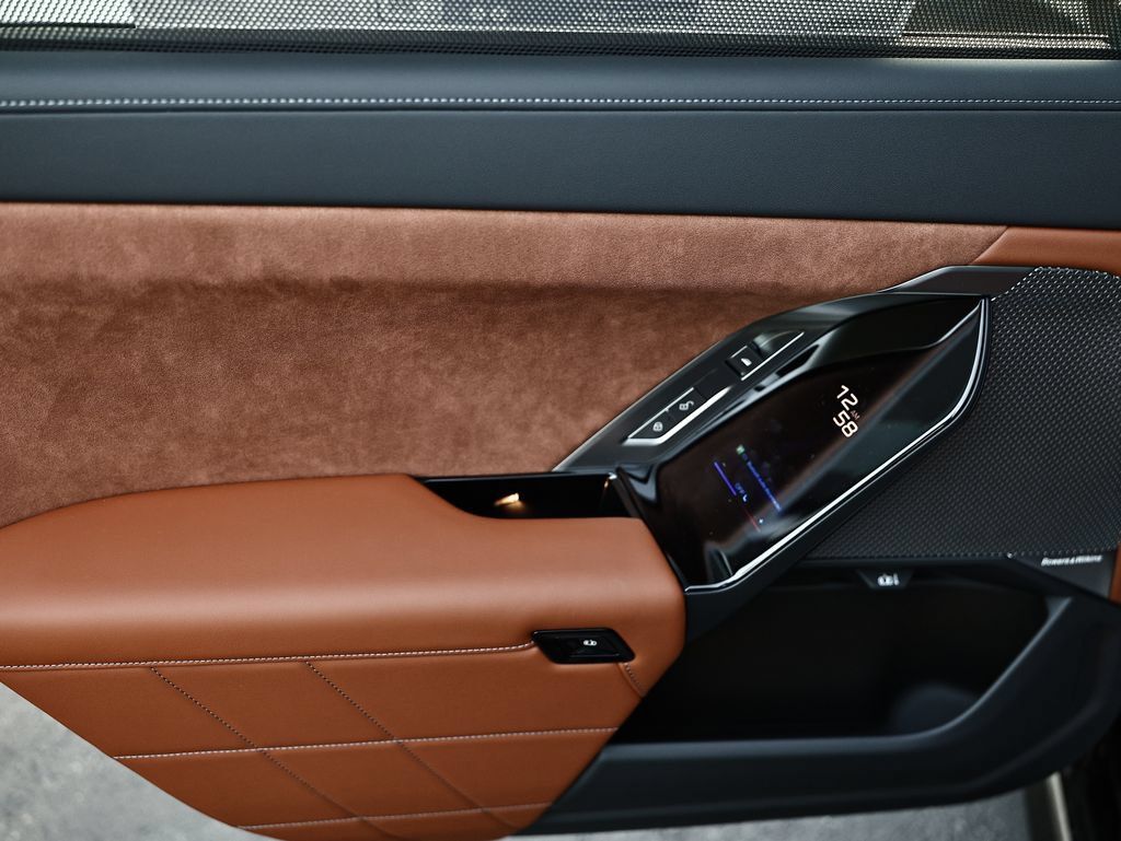 New 2027 BMW 740i w/ Executive Package RWD image 24